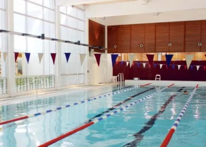 Cosy Two In With Free Parking *